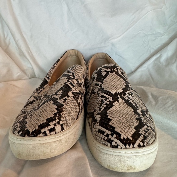 Old Navy faux snake skin slip-ons size 9. - Picture 4 of 5